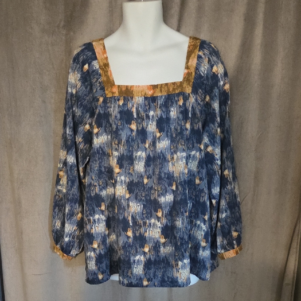 Suzanne Betro XL Navy and Gold Patterned Blouse